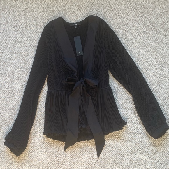 Brand New | Lulu’s Pleated Tie Front Top - Picture 3 of 3